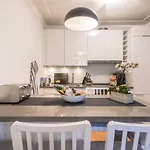 Great Family-Flat +2.5 BTHRM 2 Kitchen 2 BR