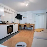 Hamburg City Apartment For 7