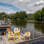 Besonderer Urlaub Auf Hausboot Tystnaden