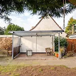Familien Oase Mit Jacuzzi Und Garten