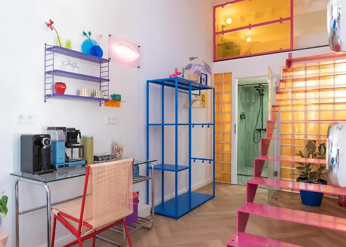 Retropop Design Apartment , Designerzimmer Fuer Je 2 Personen, Top Lage, Wifi