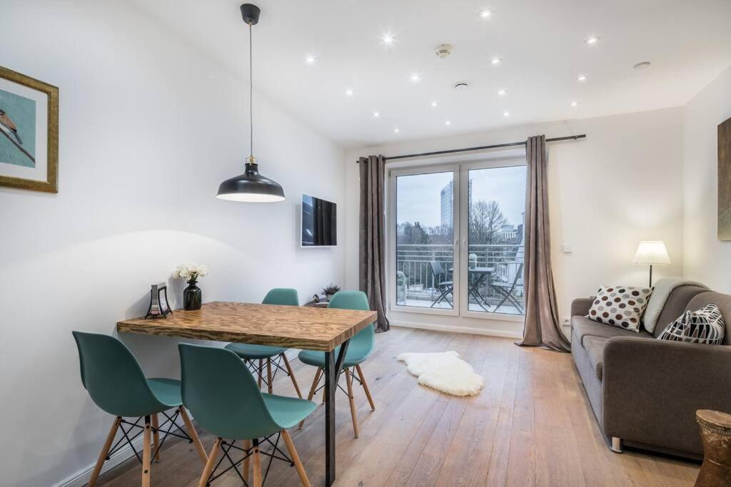 Charming Close To Heart Of Apartment *