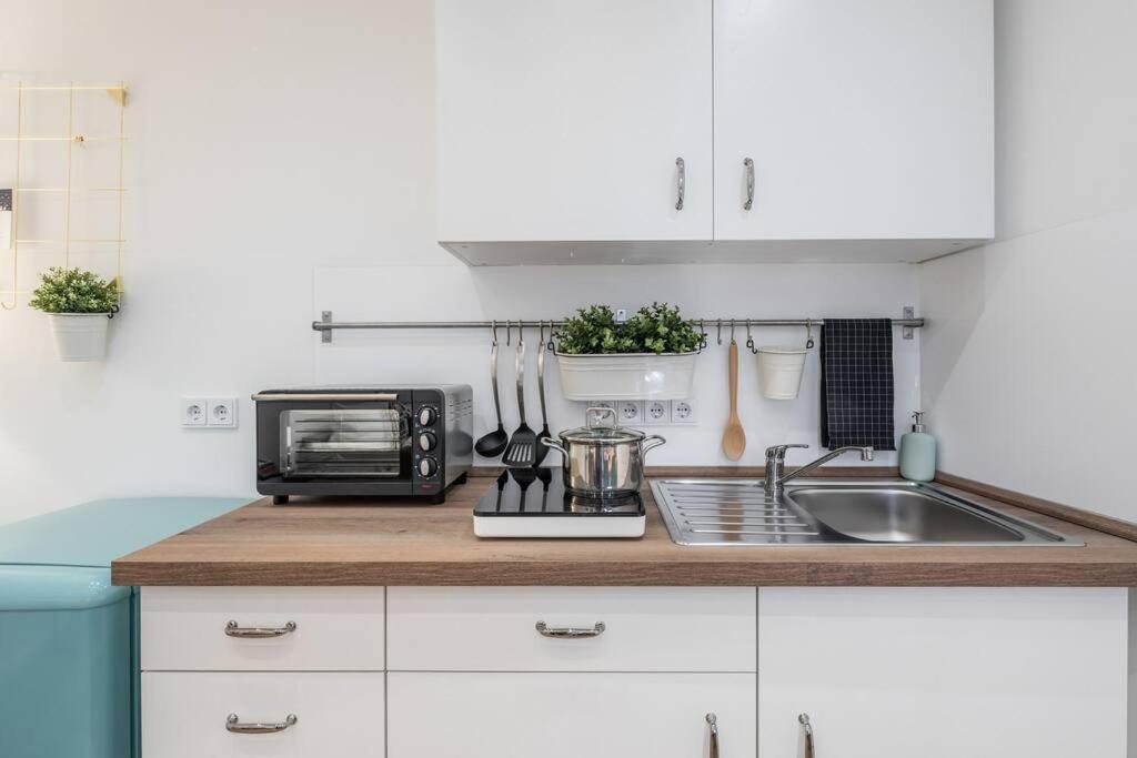 Apartment Charming Close To Heart Of *