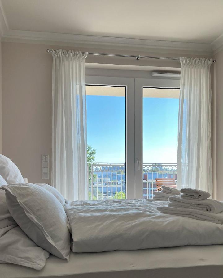 Appartement Cls Zentrale City-wohnung In Mit E-laden Und Tiefgarage, Grosser Balkon, Blick Ueber Hamburg, Parkplatz, Cafe Im Haus, Bushaltestelle Direkt Gegenueber, Flex Check In *