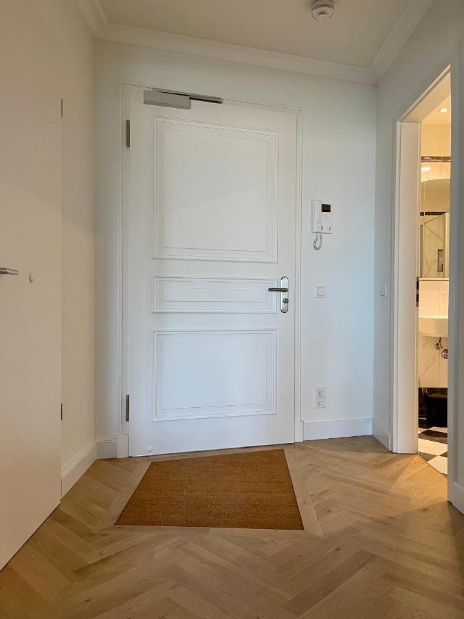 Cls Zentrale City-wohnung In Mit E-laden Und Tiefgarage, Grosser Balkon, Blick Ueber Hamburg, Parkplatz, Cafe Im Haus, Bushaltestelle Direkt Gegenueber, Flex Check In Appartement Hamburg-Harburg