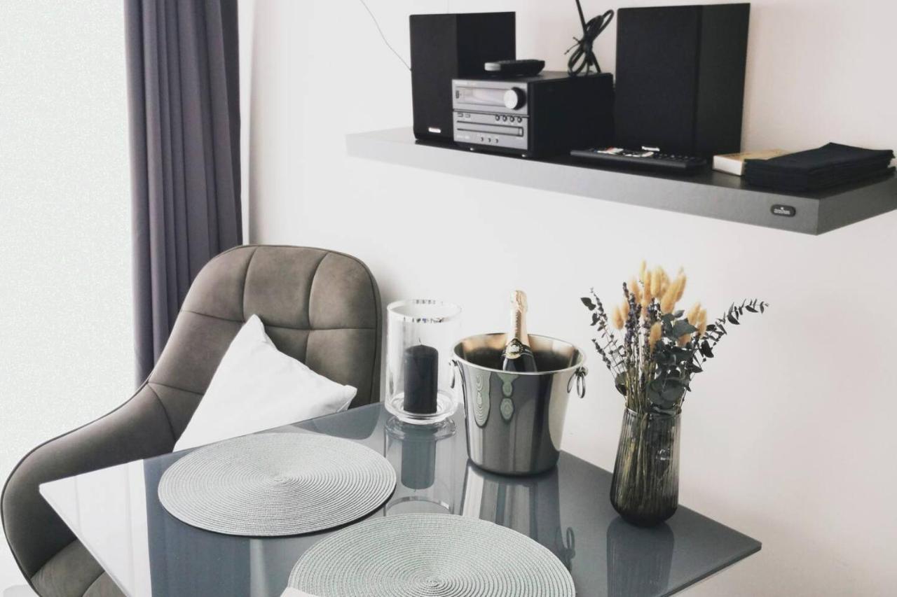 Hh 01 By Rockchair - Superhost Status - Modernes Mit Sonnigem Balkon & Premium Boxspringbetten In Winterhude - Geheimtipp Hamborg