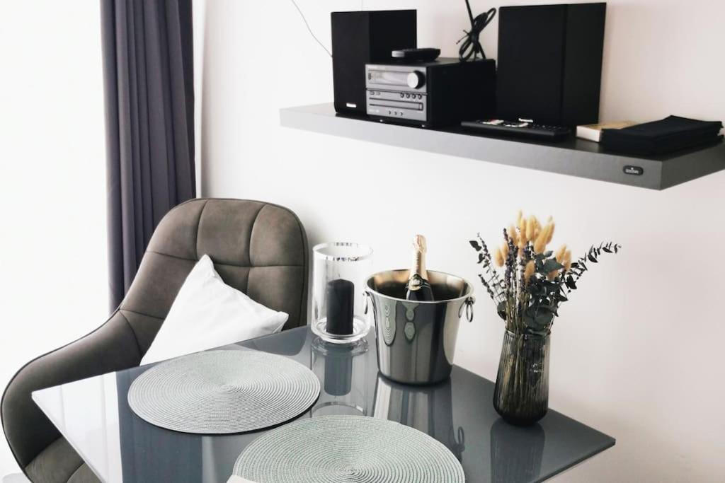 Hh 05 By Rockchair - Superhost Status - Modernes Mit Sonnigem Balkon & Premium Boxspringbetten In Winterhude - Geheimtipp Hamburg