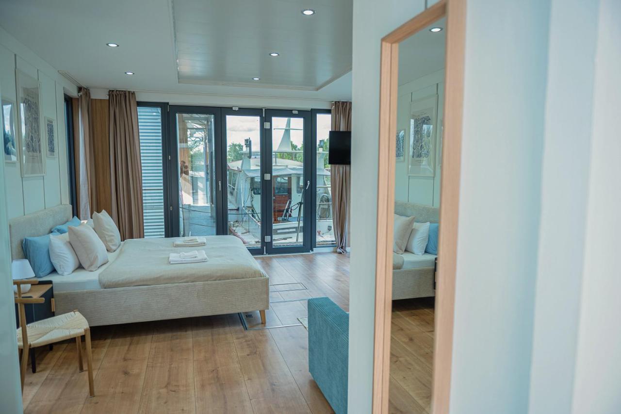 Bådhotel 80qm Privates Hausboot In Hamburg-mitte *