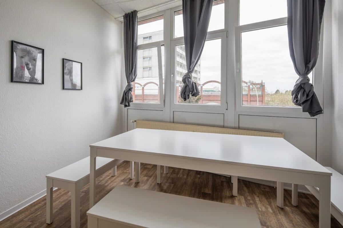 Spacious 2 Bedroom Hamburg-Harburg