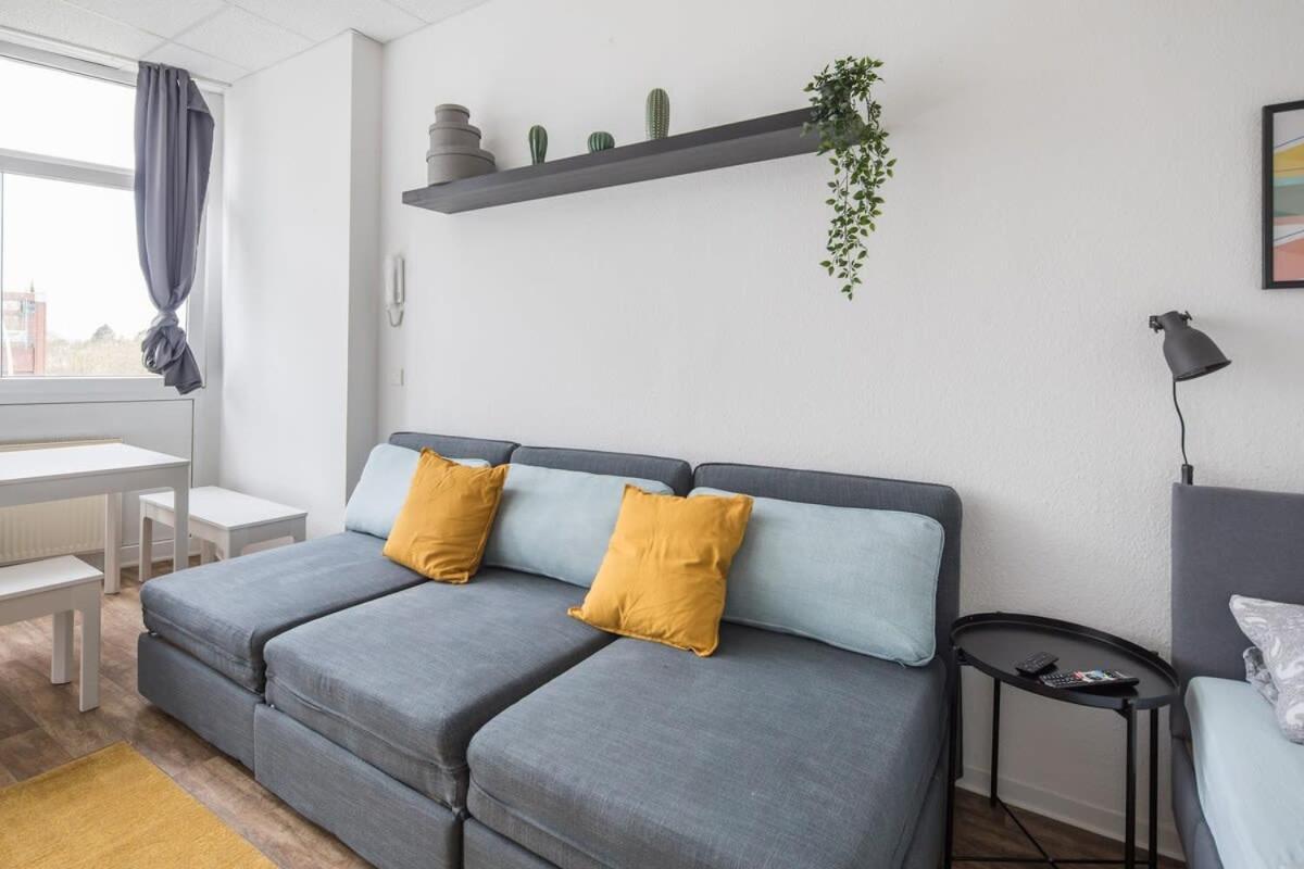 Spacious 2 Bedroom Appartement *