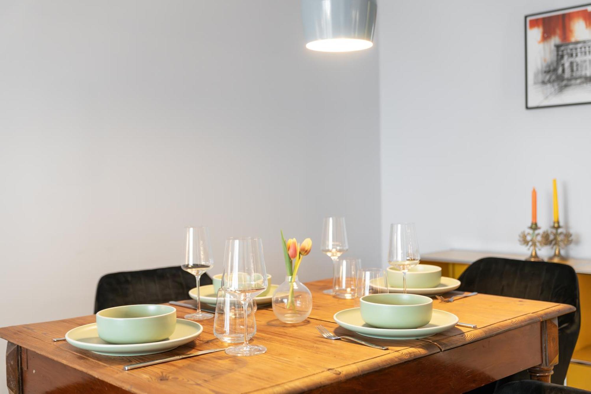 Cls Zentrale City-wohnung In Mit E-laden Und Tiefgarage, Grosser Balkon, Blick Ueber Hamburg, Parkplatz, Cafe Im Haus, Bushaltestelle Direkt Gegenueber, Flex Check In * Hamburg-Harburg
