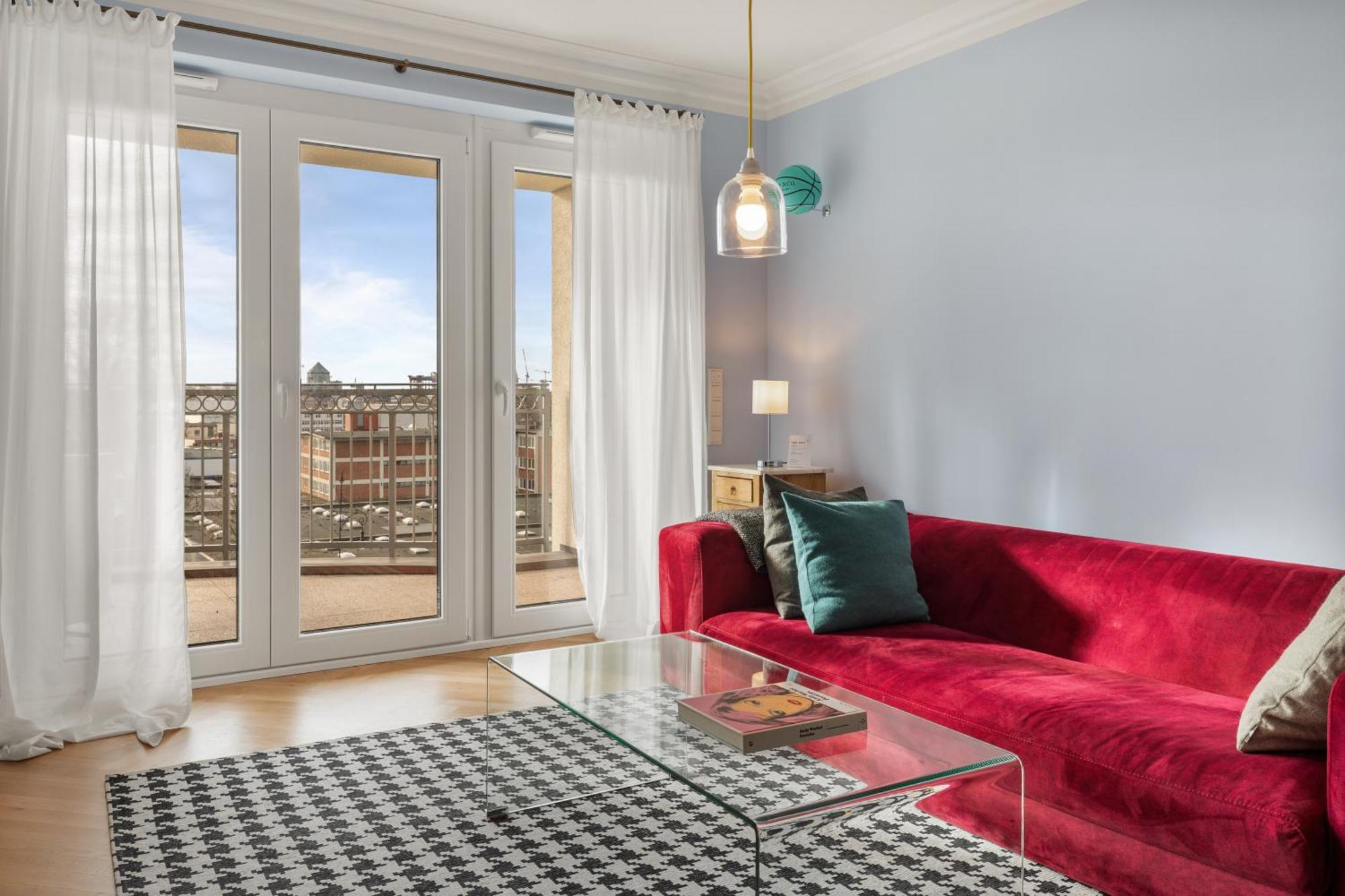 Cls Zentrale City-wohnung In Mit E-laden Und Tiefgarage, Grosser Balkon, Blick Ueber Hamburg, Parkplatz, Cafe Im Haus, Bushaltestelle Direkt Gegenueber, Flex Check In Appartement