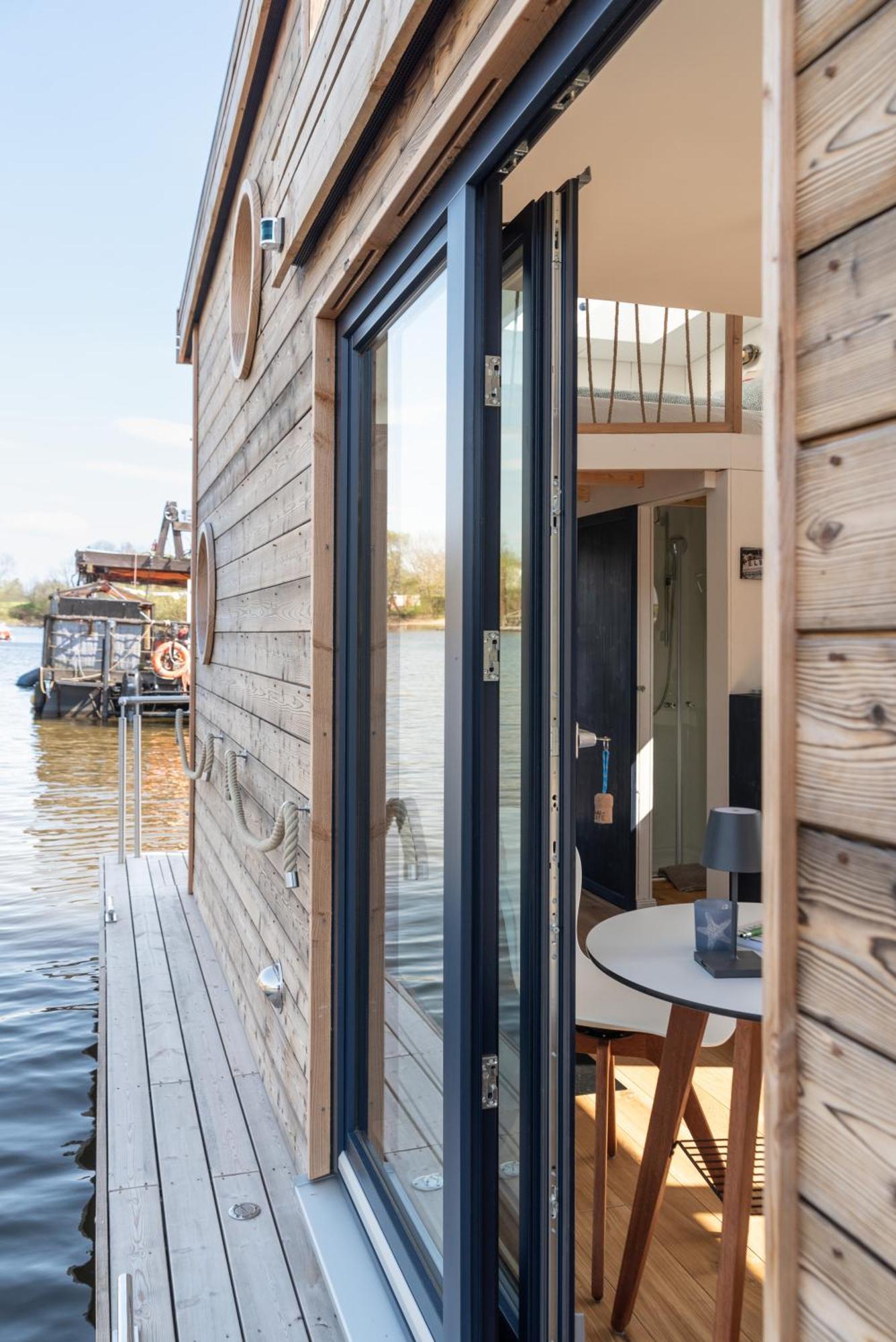 Undine - Wunderschoenes Tiny Hausboot