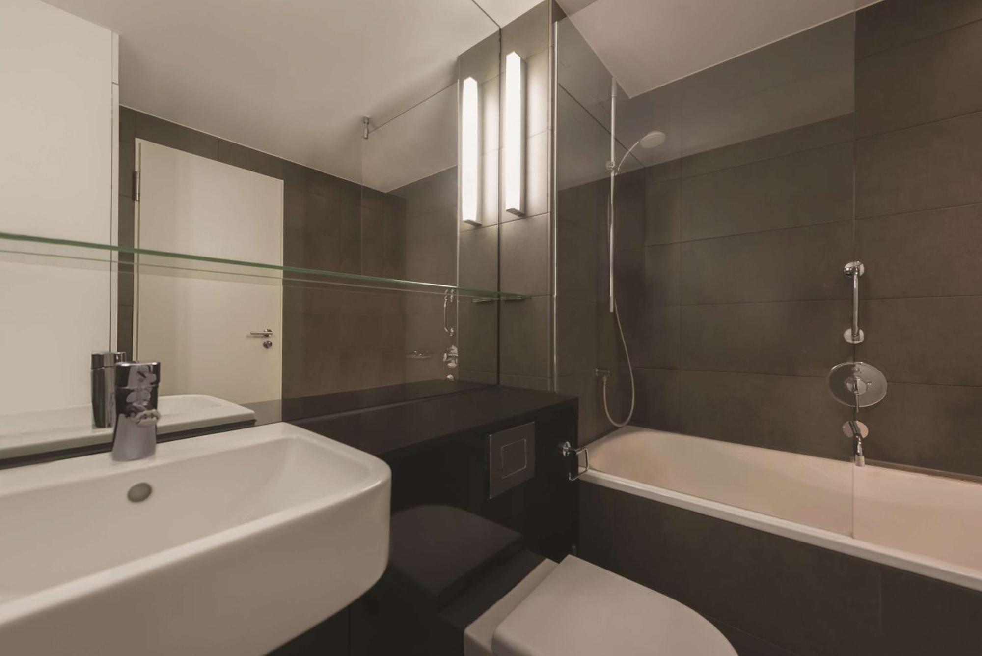 Aparthotel Adina Michel 4*