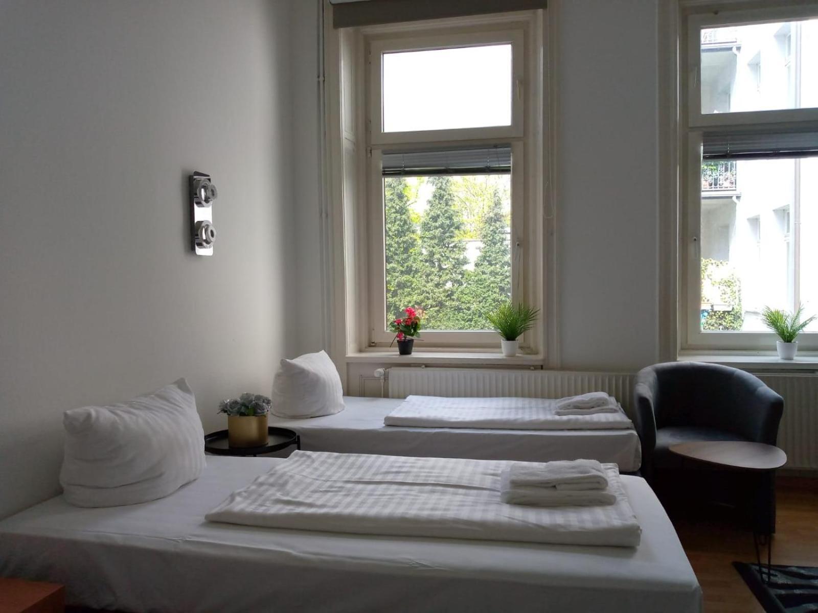 Apartment Center 8 *