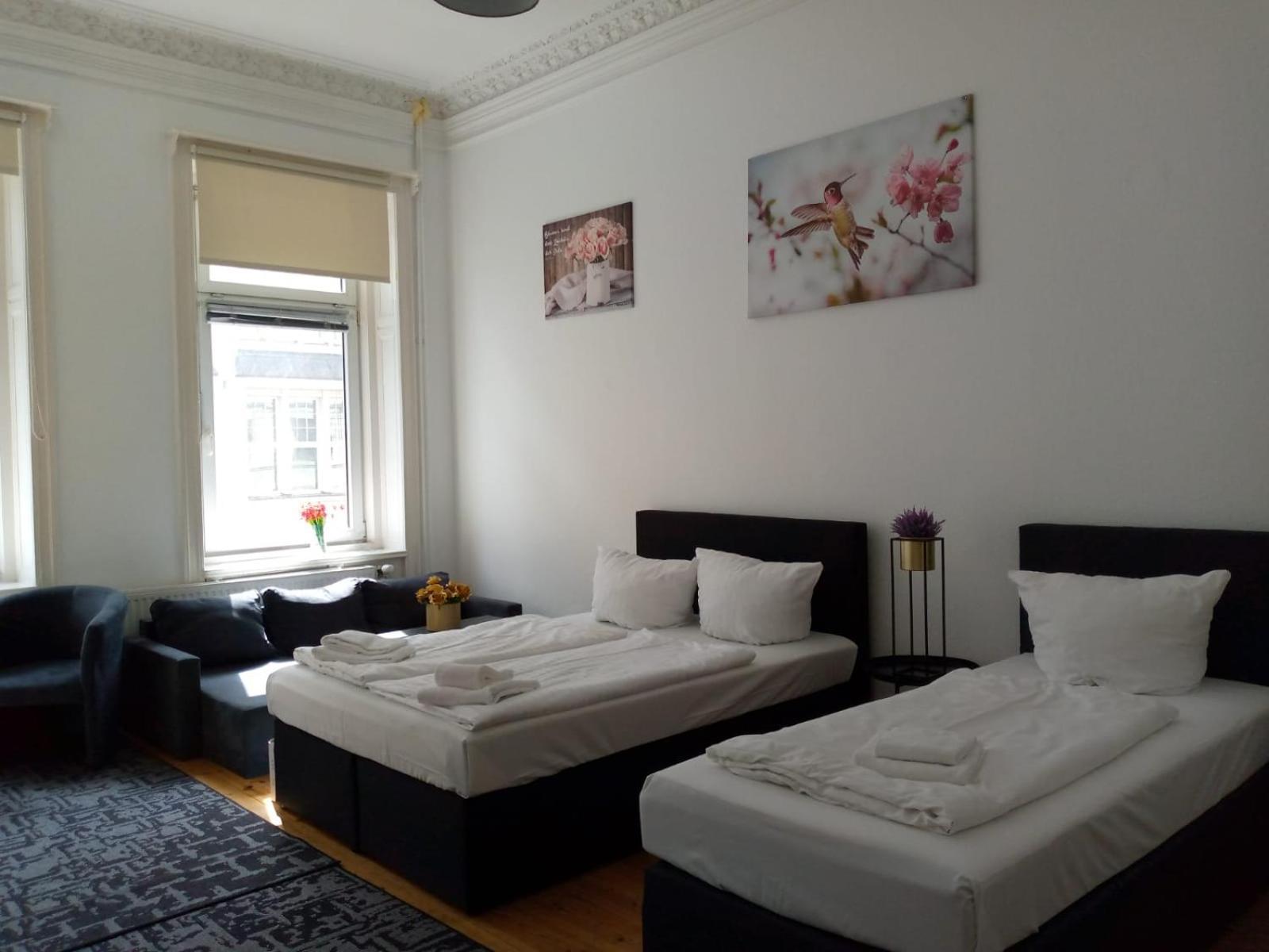 Apartment Center 8 *