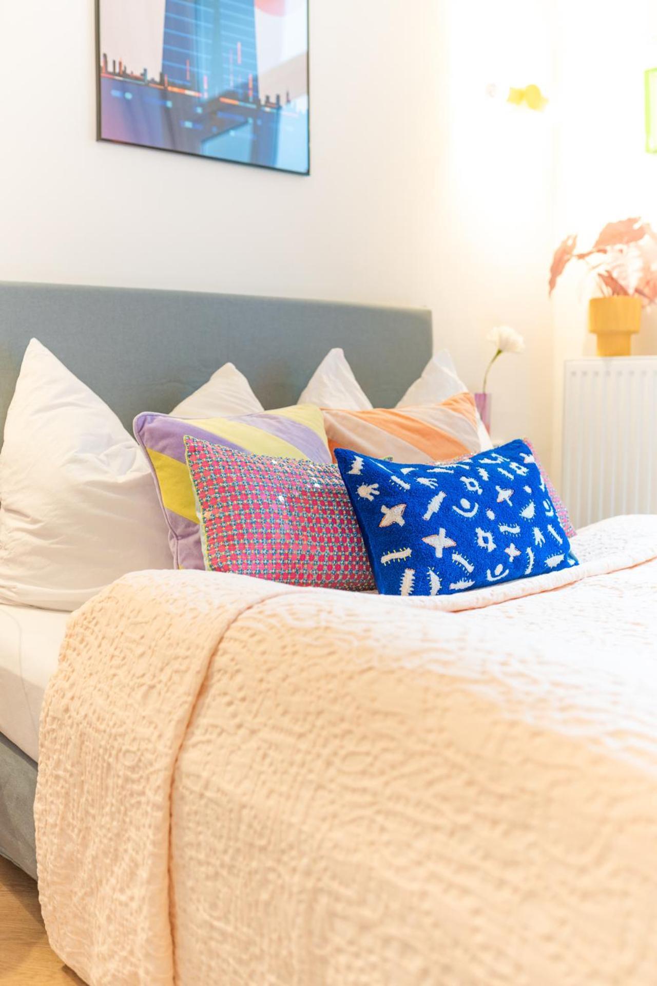 Retropop Design , Designerzimmer Fuer Je 2 Personen, Lage, Wifi Aparthotel *