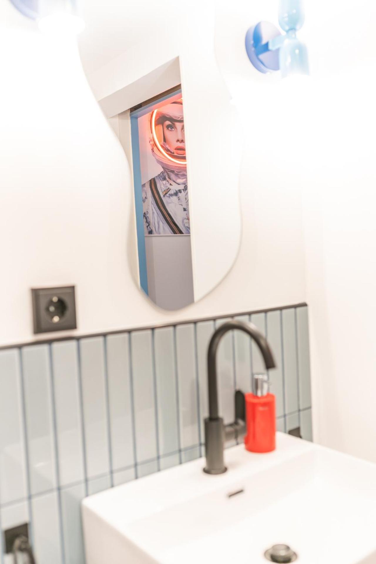 Retropop Design , Designerzimmer Fuer Je 2 Personen, Lage, Wifi Aparthotel *