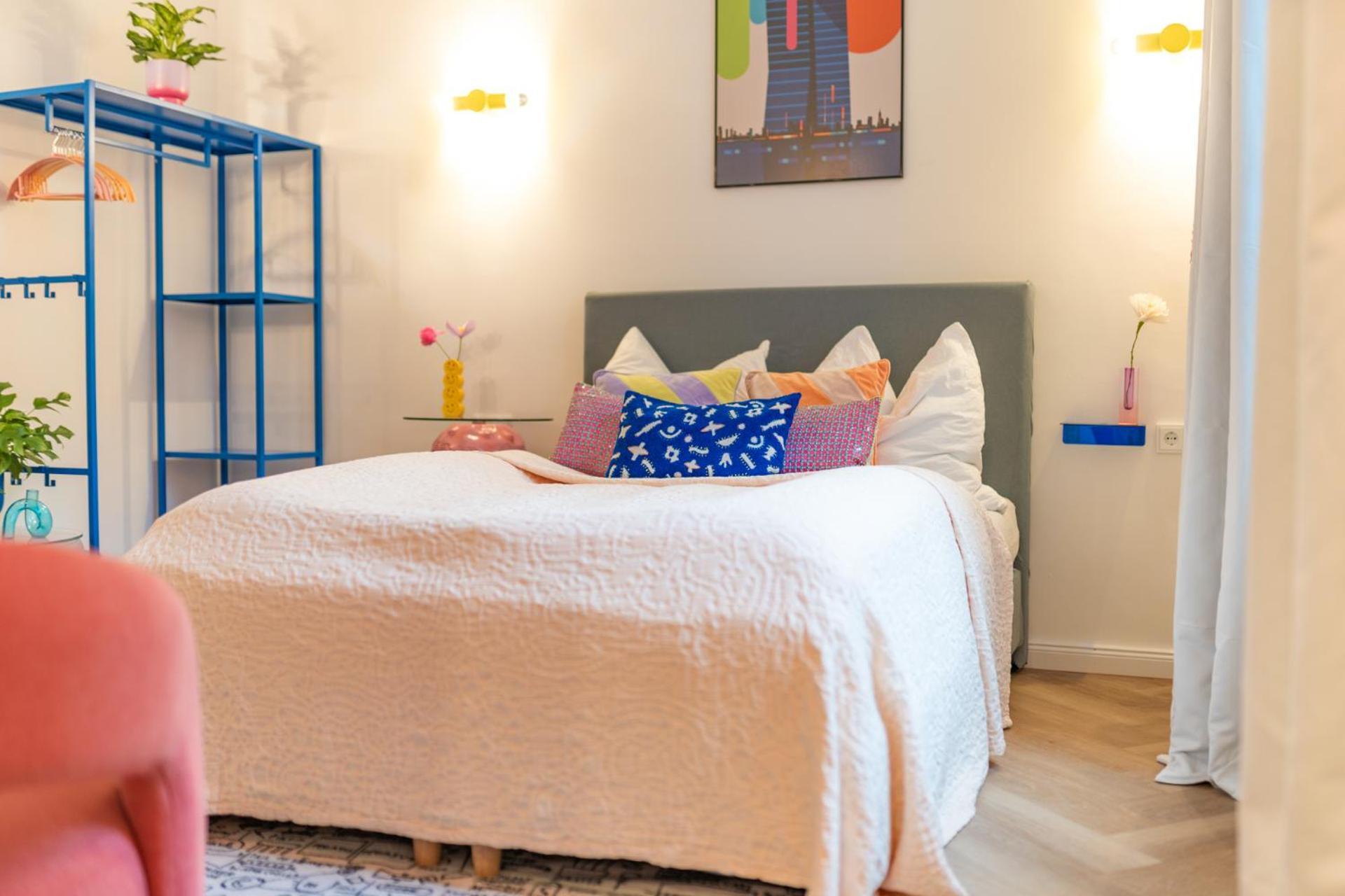 Retropop Design , Designerzimmer Fuer Je 2 Personen, Lage, Wifi Aparthotel Hamburg