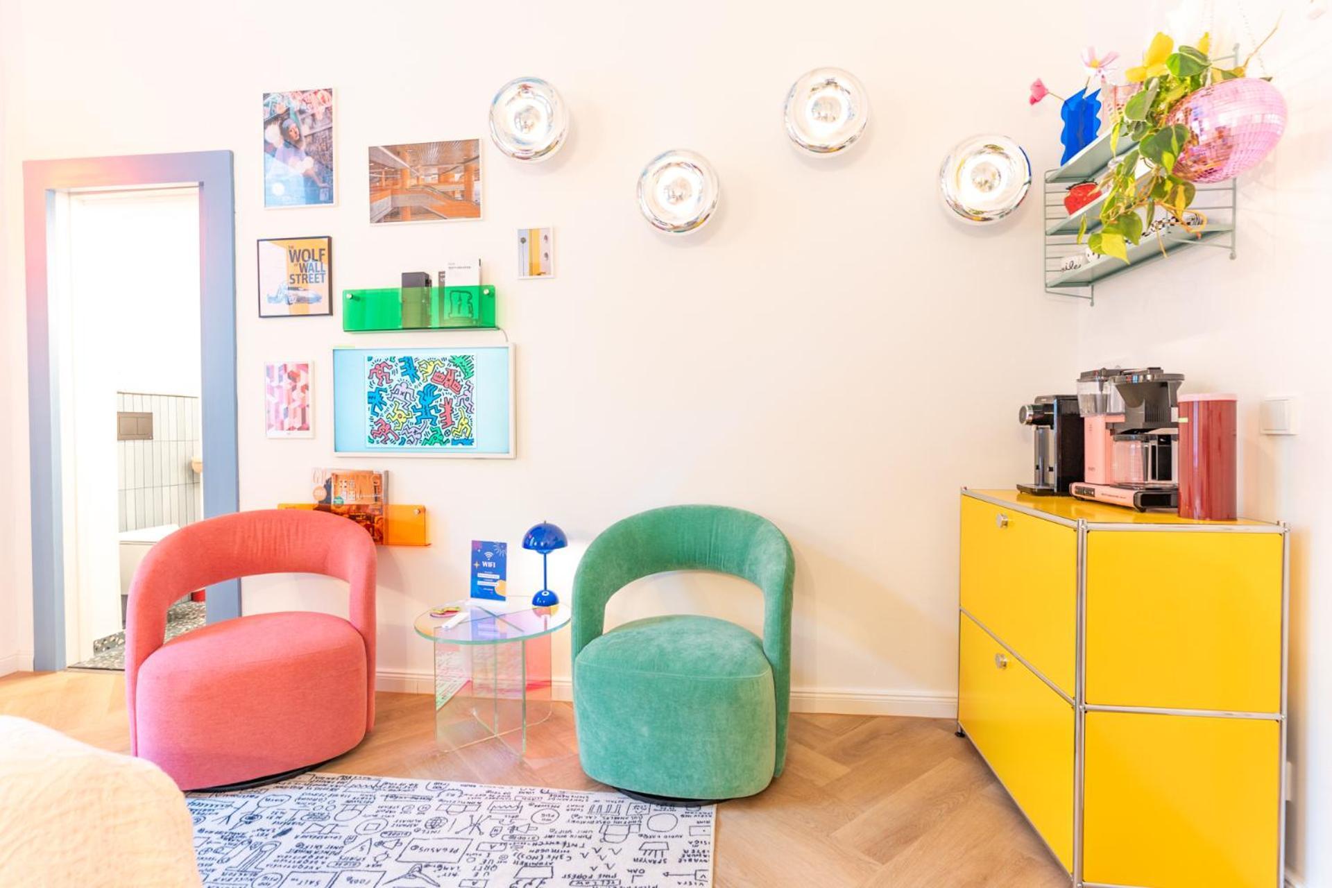Retropop Design , Designerzimmer Fuer Je 2 Personen, Lage, Wifi Aparthotel *
