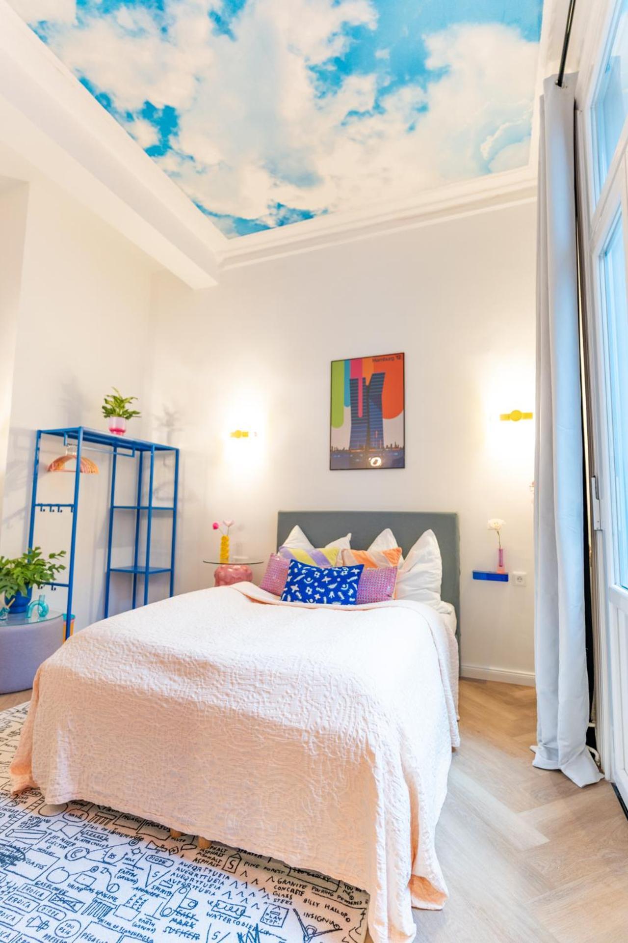 Retropop Design , Designerzimmer Fuer Je 2 Personen, Lage, Wifi