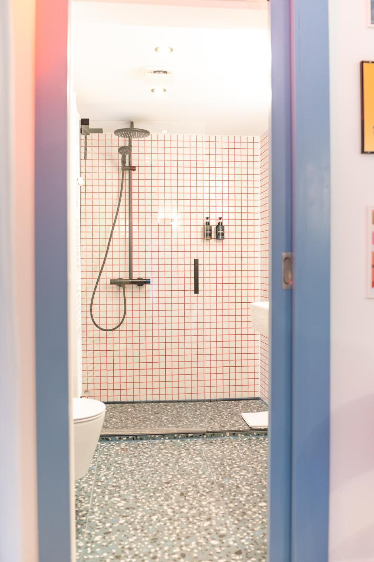 Retropop Design , Designerzimmer Fuer Je 2 Personen, Lage, Wifi Aparthotel