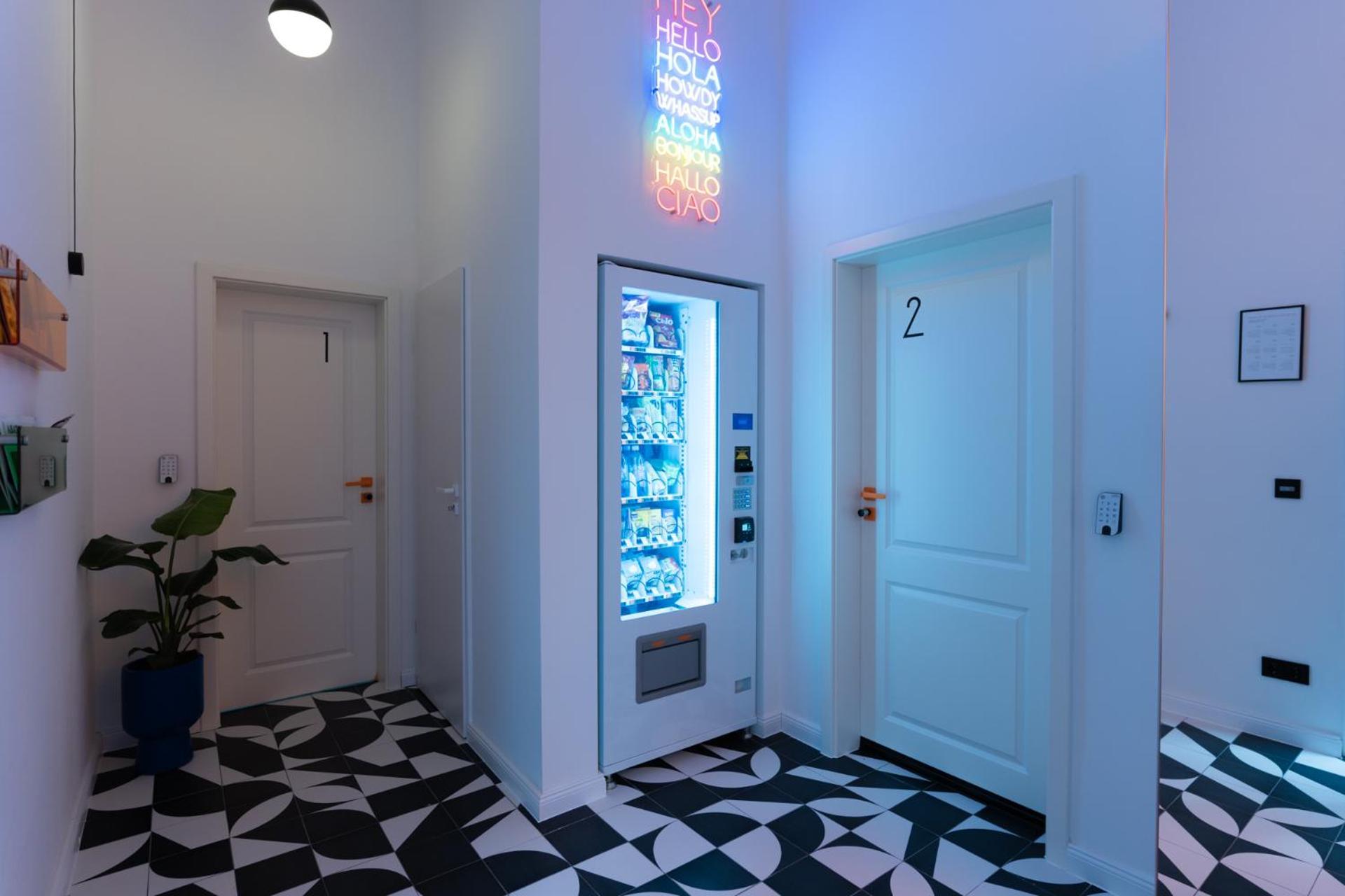 Retropop Design , Designerzimmer Fuer Je 2 Personen, Lage, Wifi Aparthotel Hamburg