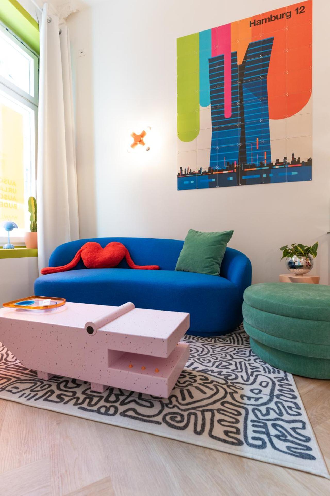 Retropop Design , Designerzimmer Fuer Je 2 Personen, Lage, Wifi