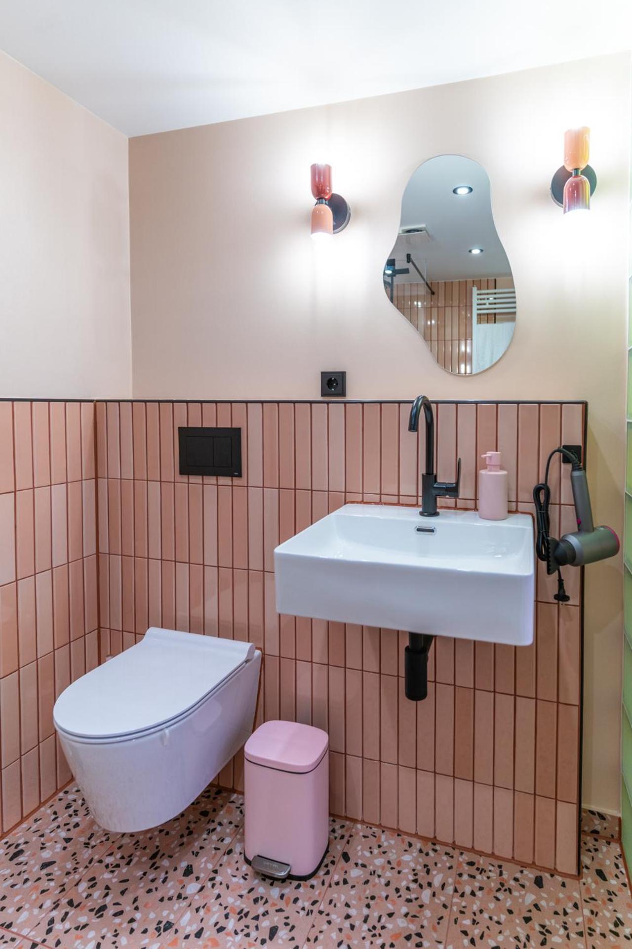 Retropop Design , Designerzimmer Fuer Je 2 Personen, Lage, Wifi Aparthotel