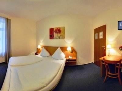Lumen Am Hauptbahnhof 3*