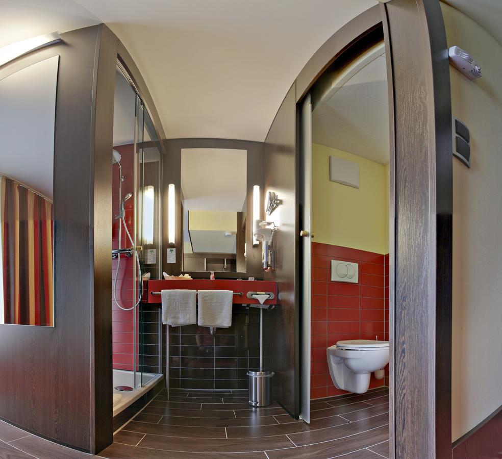 Western Plaza Hotel 4*