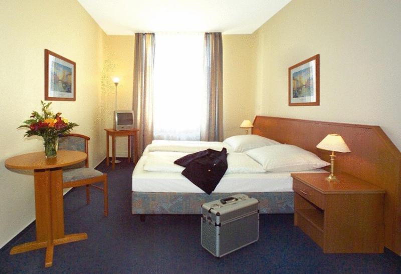 Lumen Am Hauptbahnhof Hotel 3*