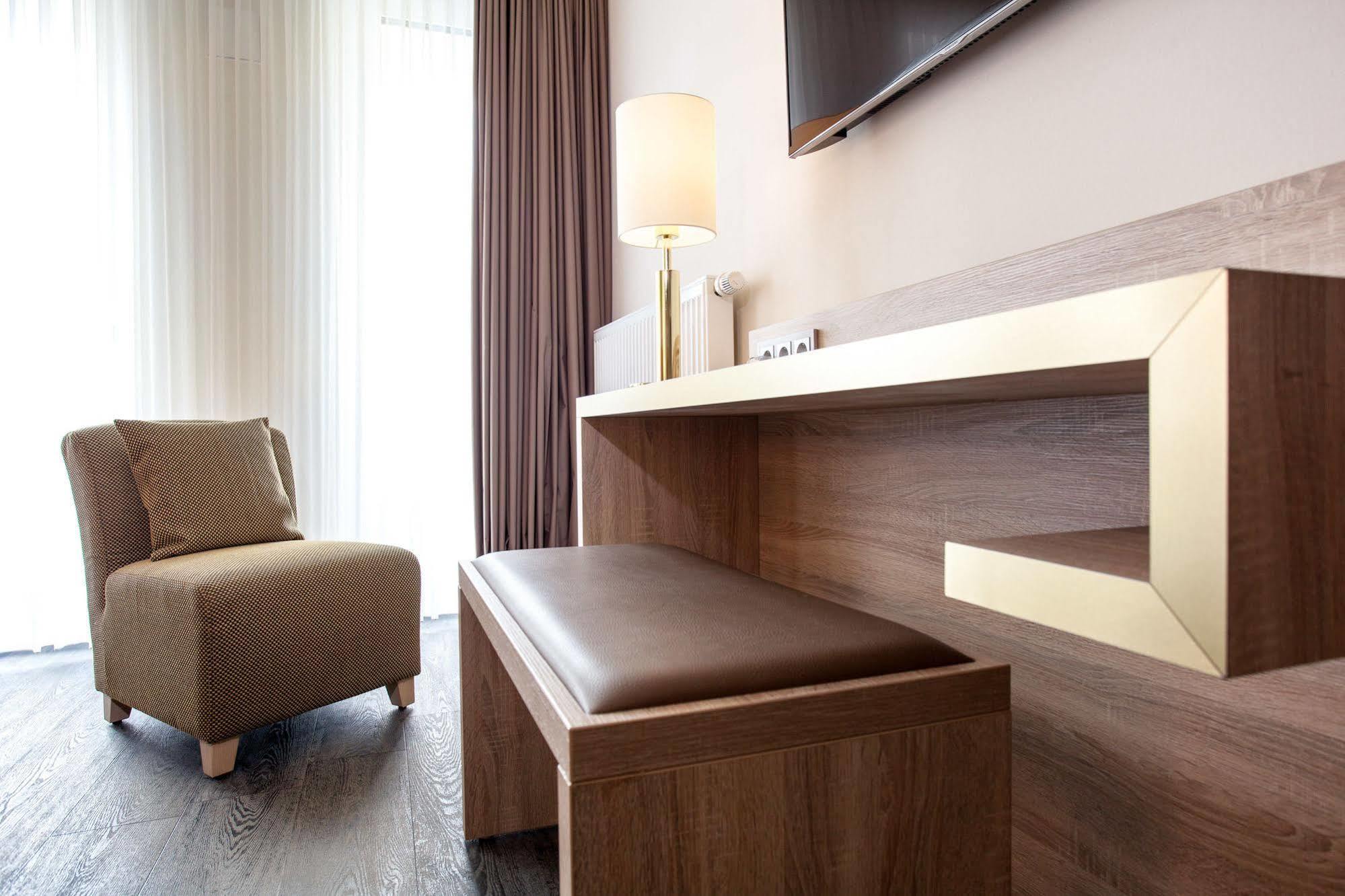 Hotel Stay! Boardinghouse