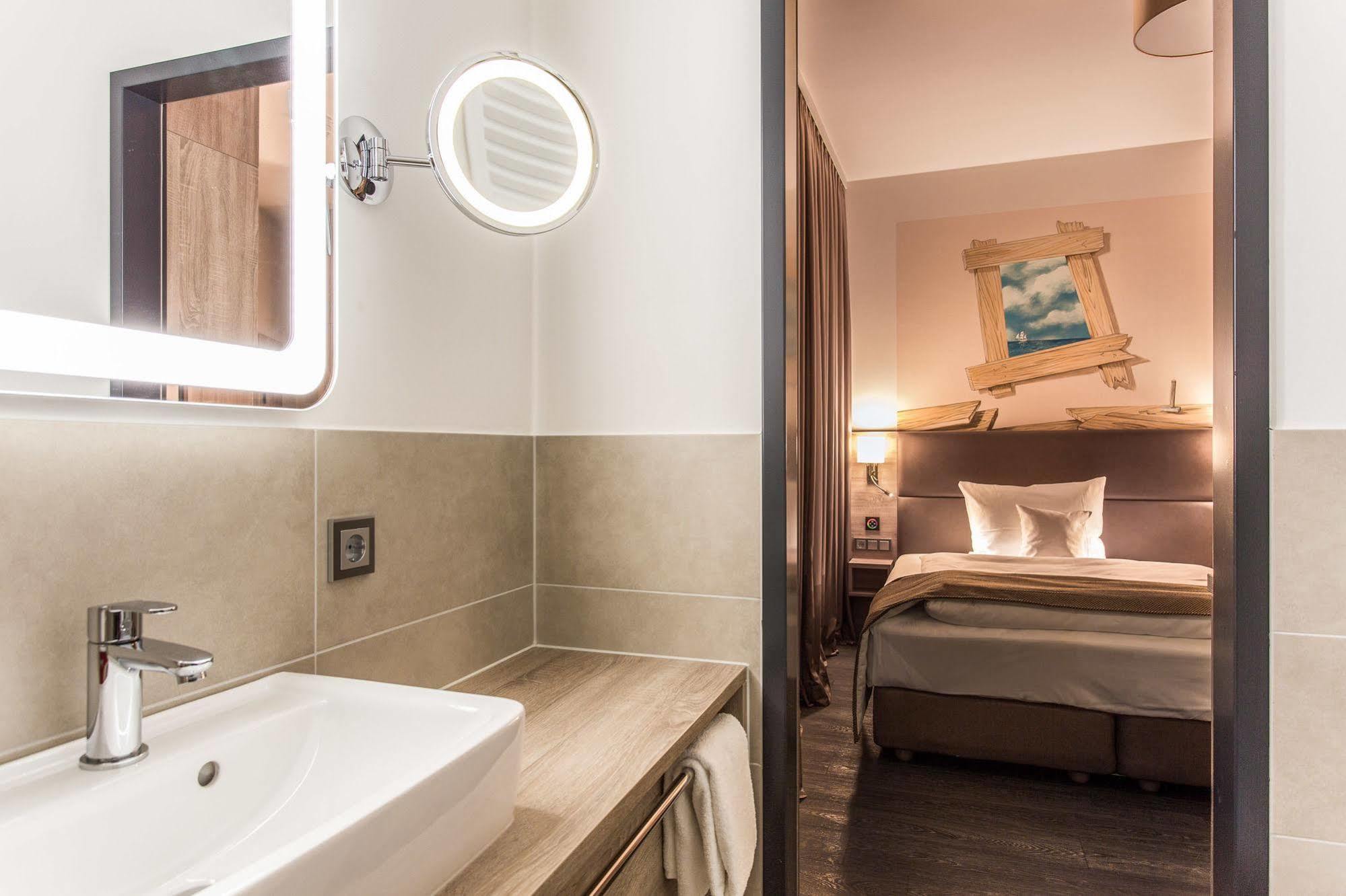 Hotel Stay! Boardinghouse