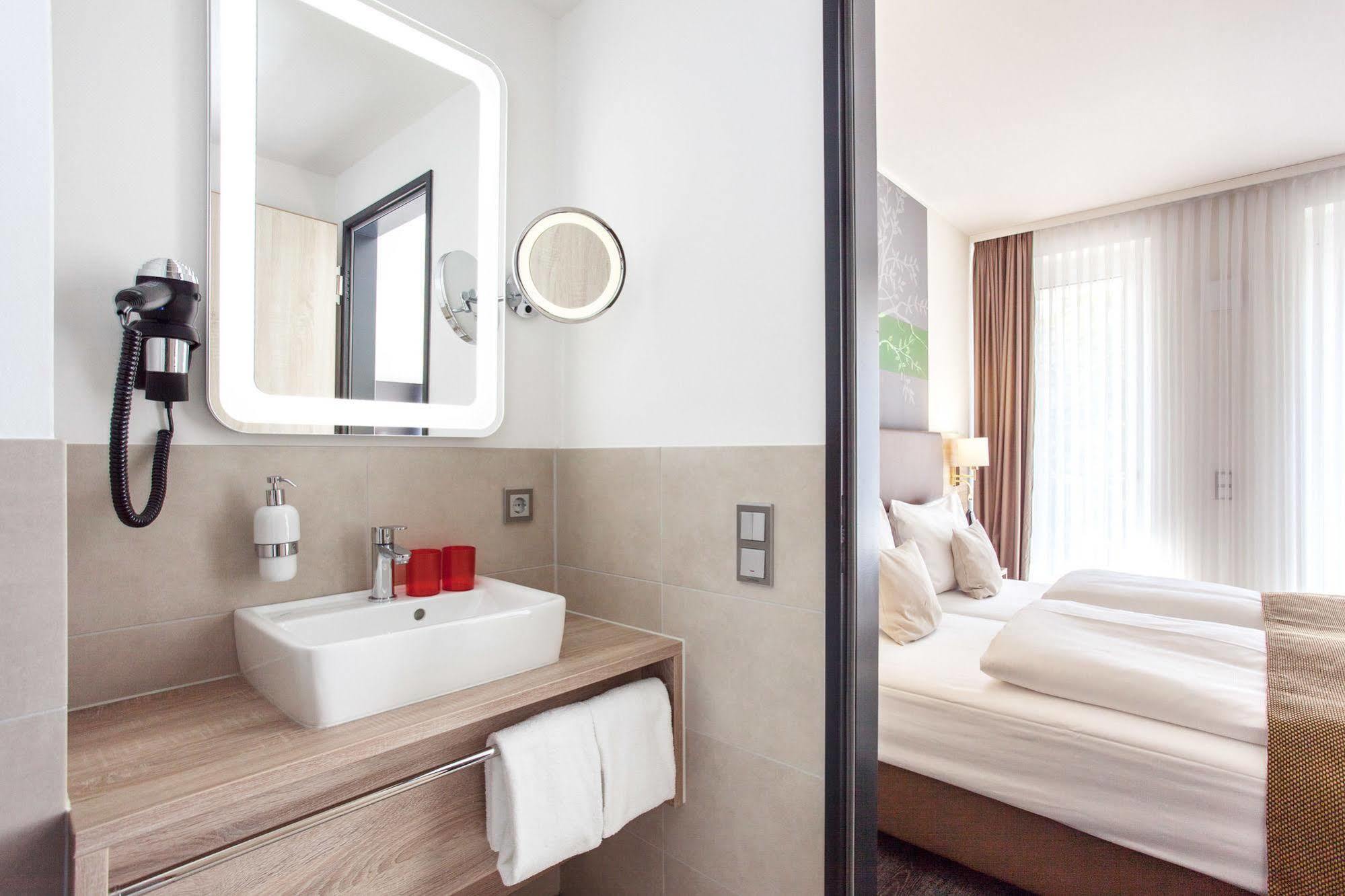 Hotel Stay! Boardinghouse