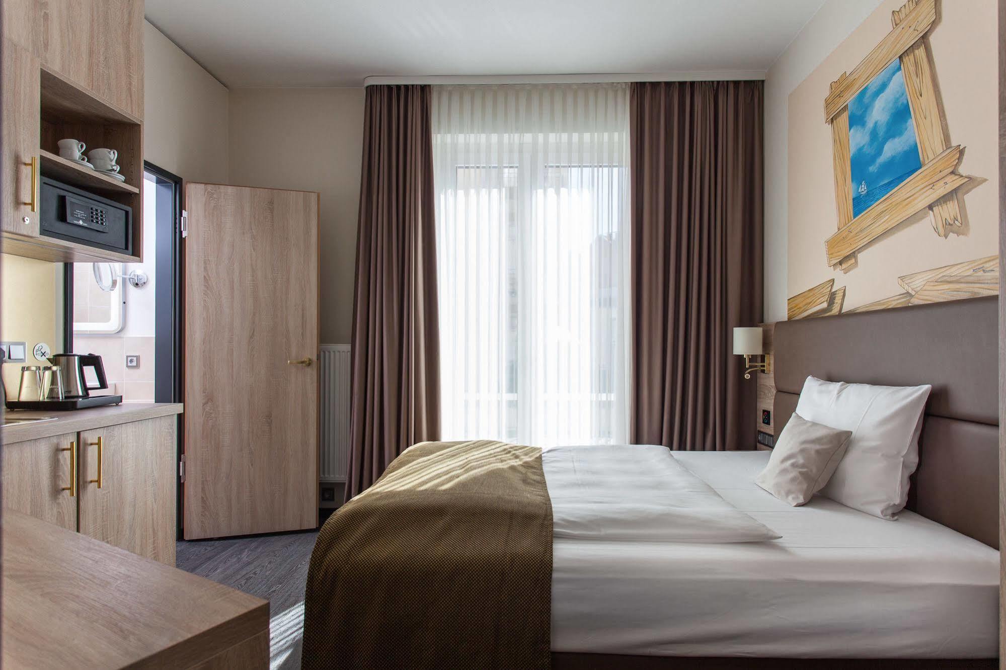 Hotel Stay! Boardinghouse