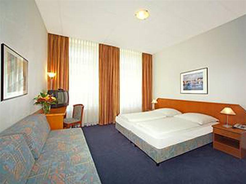 Lumen Am Hauptbahnhof Hotel 3*