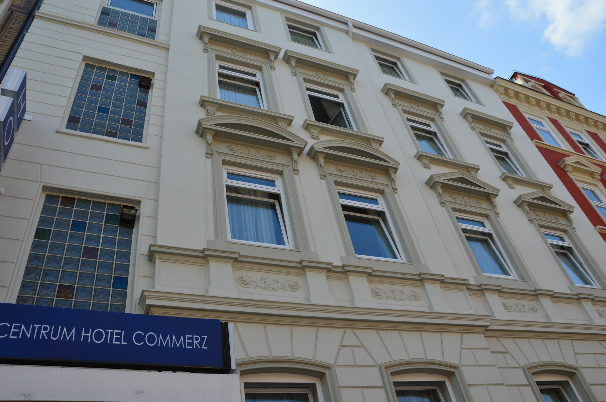 Centrum Commerz Am Bhf Altona 2*