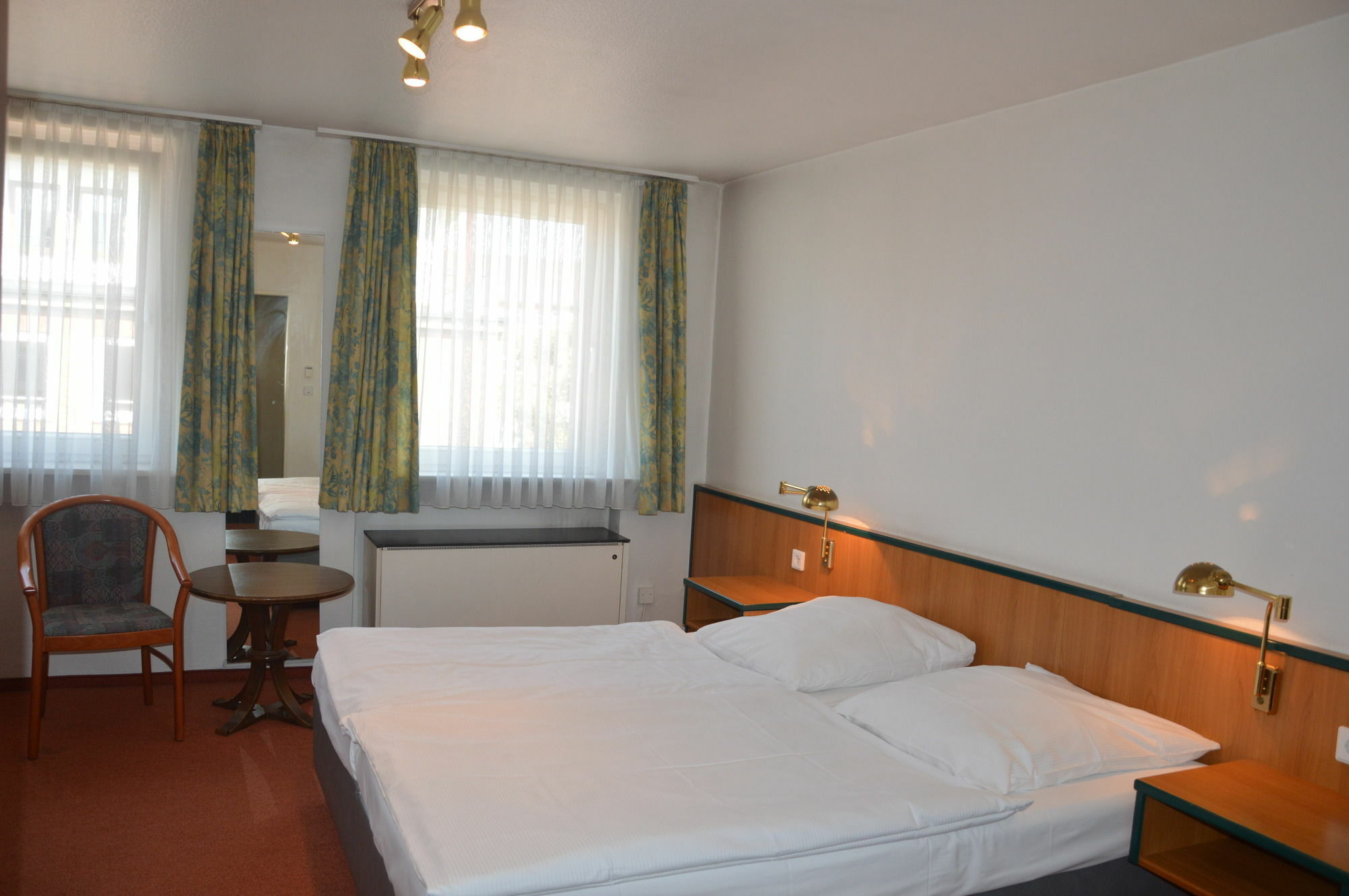 Hotel Centrum Commerz Am Bhf Altona 2*