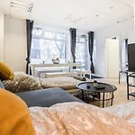 Spacious 2 Bedroom Apartment Close To Stadtpark