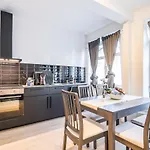 Cosy Apartment For 6