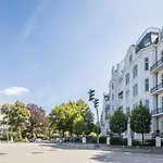 Great Family-Flat +2.5 BTHRM 2 Kitchen 2 BR