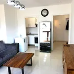 Alster Hamburg - Saniertes und möbliertes Apartment mit Bad und Küche