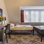 Signature Hotel Astoria