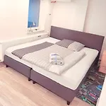 Zimmer mit eigenem Eingang und Küche