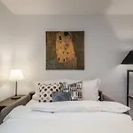 Charming Apartment Close To Heart Of Hamburg