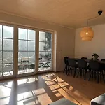 Four Bedroom Apartment In Hamburg, Kanzlerhof 3
