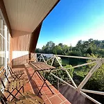 Four Bedroom Apartment In Hamburg, Kanzlerhof 3