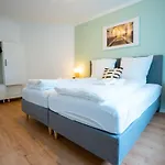 Hamburg City Apartment For 7