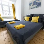 Spacious Apt For 8 In Great Location